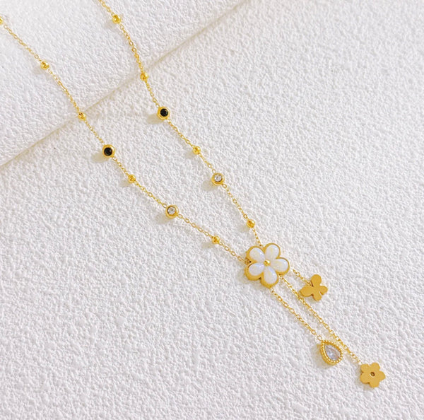 Collier fleur nacré