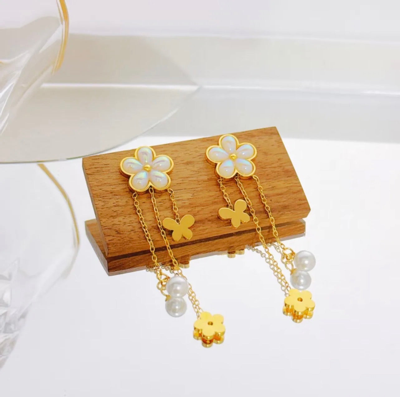 Boucles d’oreilles fleur nacré